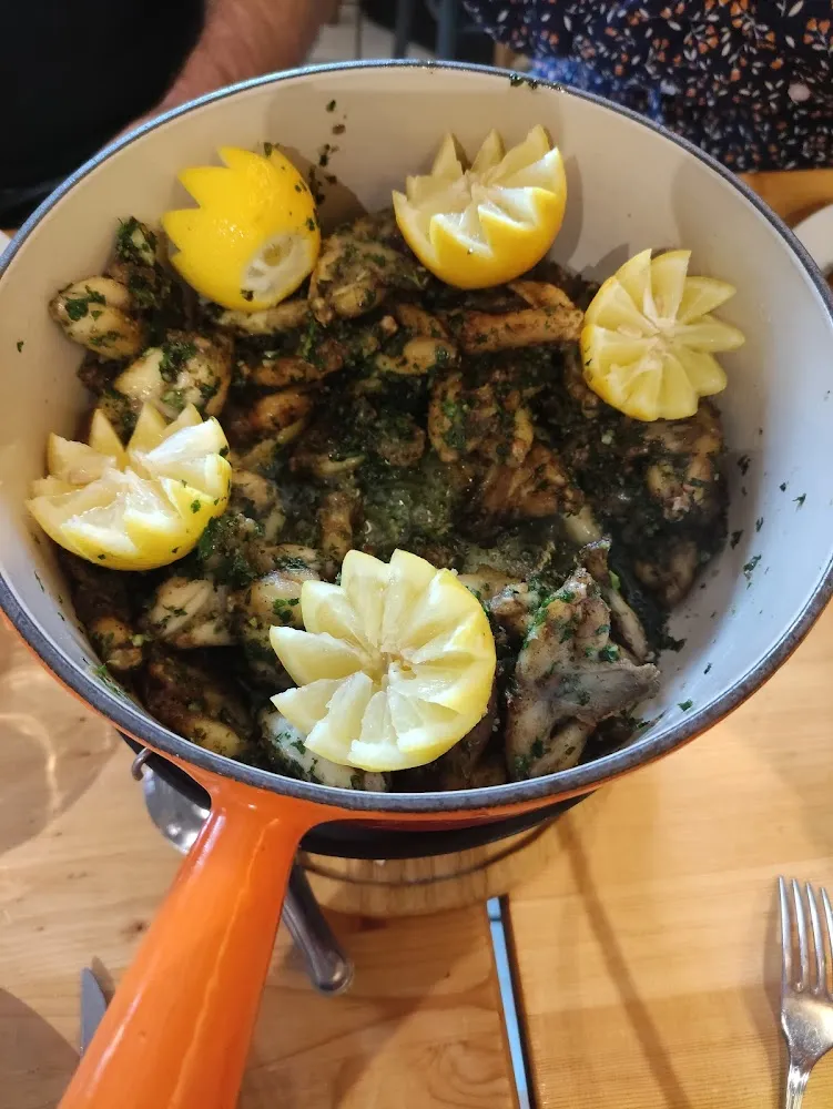 Cuisses de Grenouilles En Persillade Garniture Du Moment